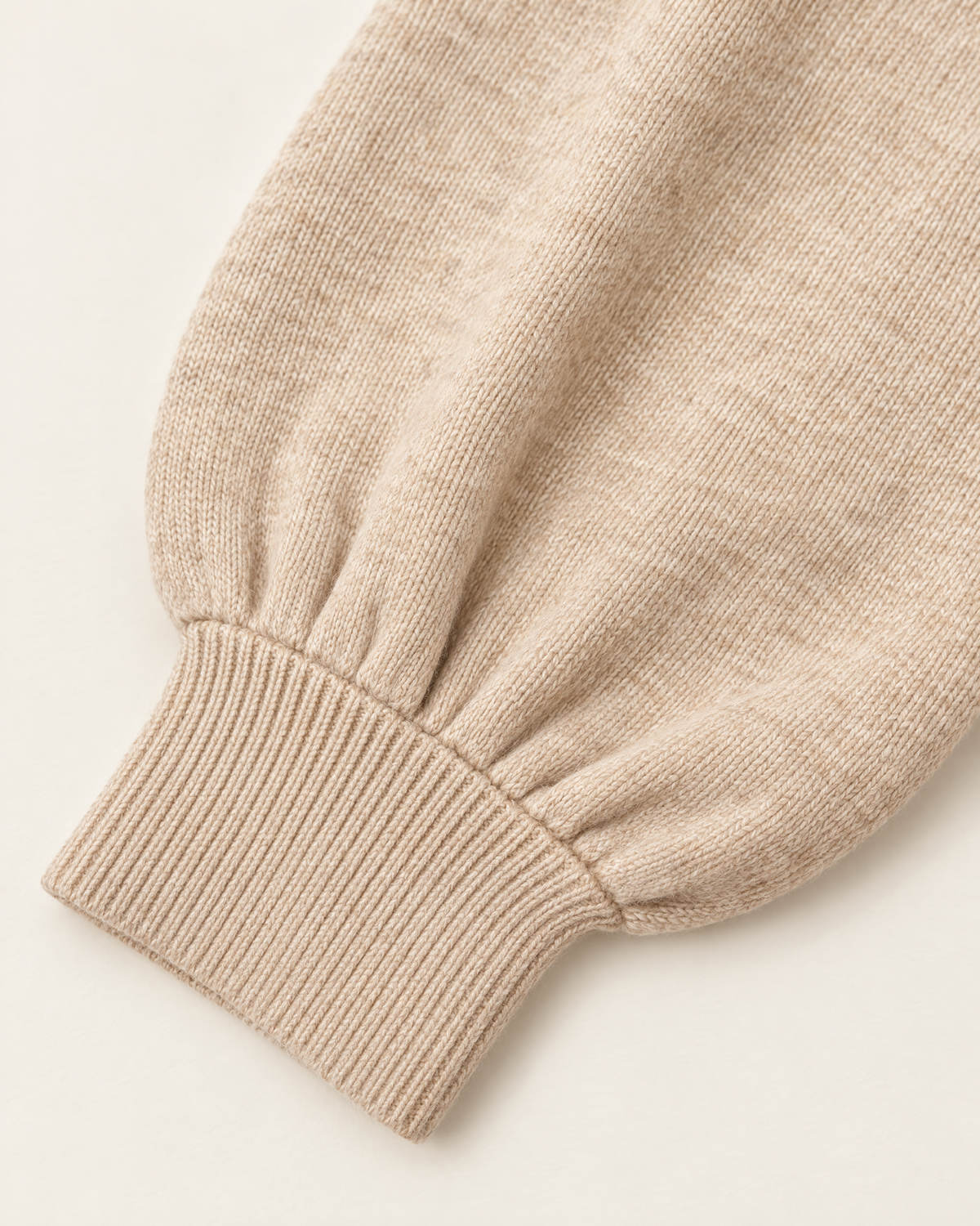 Balloon sleeve and ribbed cuff detail
